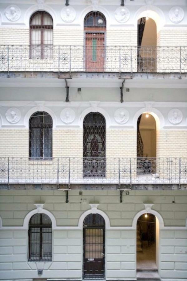 Cape Code Apartment Budapest Bagian luar foto
